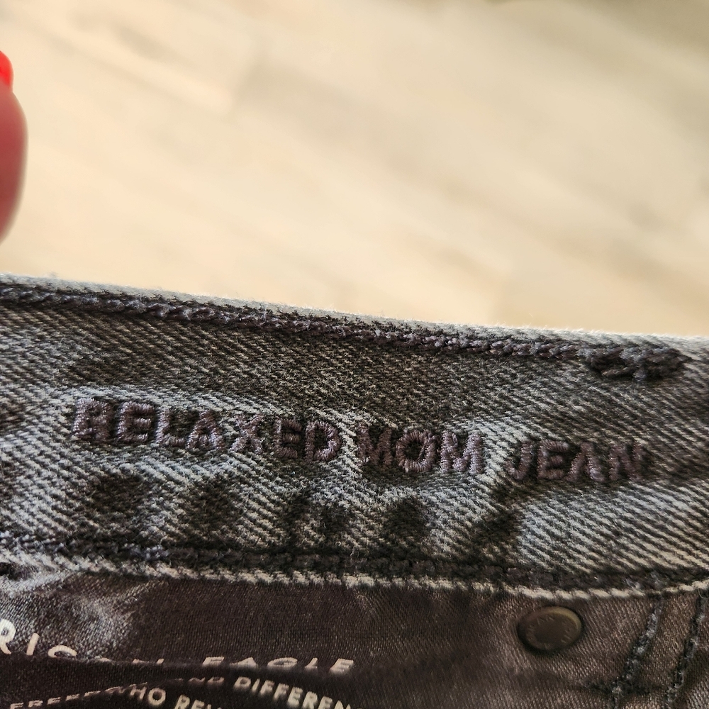 American Eagle Relaxed Mom Jean Womens Size 16 Long Faded Black Denim Destroyed - Picture 5 of 8